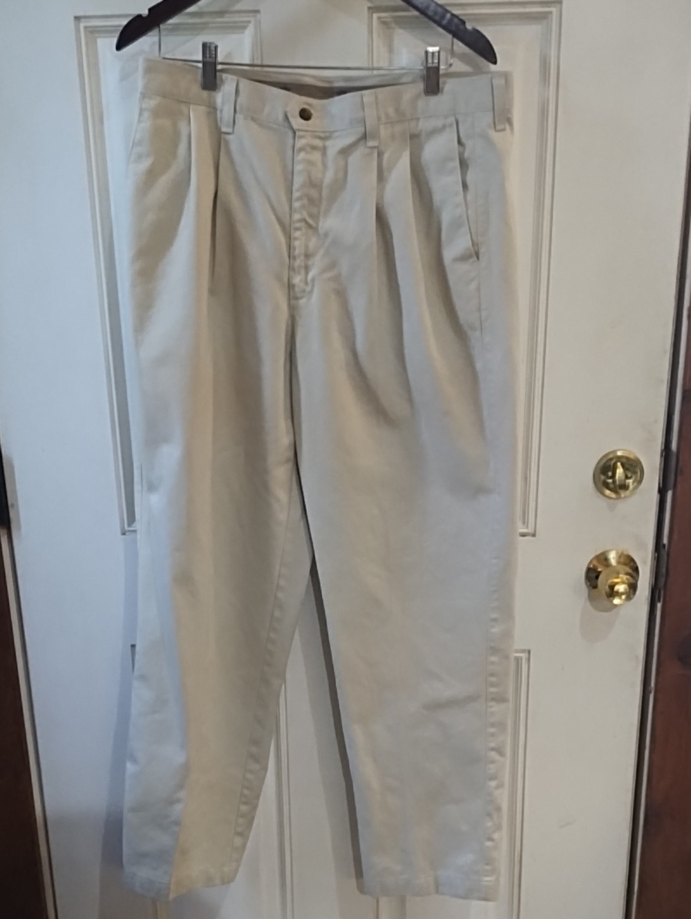 Dockers Men's Pleated Chinos in Light Tan